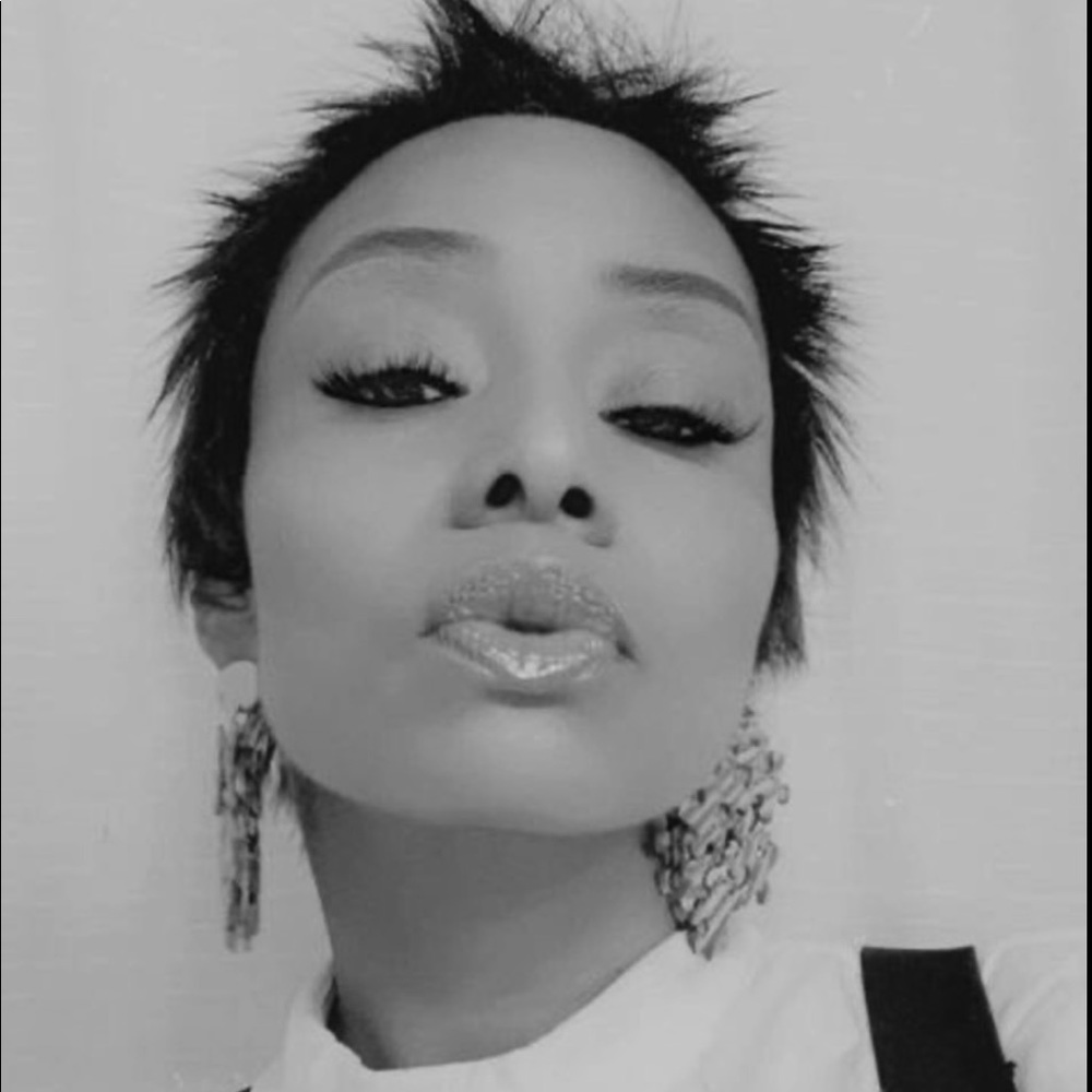 Meet your Posher, Monica